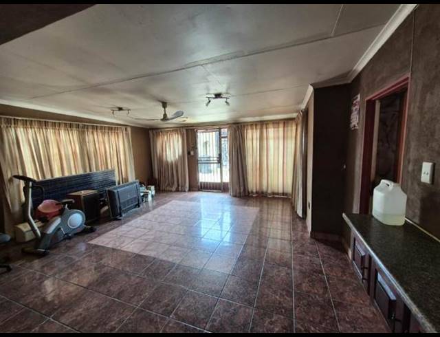 4 BEDROOM HOUSE FOR SALE IN PRIMROSE